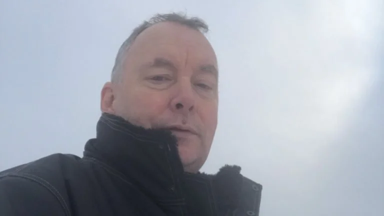 - Jeg synes, det er flovt, at vi har en regering, der lyver så meget, som de gør. Det er det, der gør mig bitter, for hvorfor er der grund til at lyve? Hvorfor kan de ikke være ærlige, og sige, at de ikke ønsker, at der skal være en minkbranche i Danmark, lyder det fra Walther Christensen. Torsdag deltager han i en demonstration, når statsminister Mette Frederiksen skal afhøres i Minkkommissionen. 