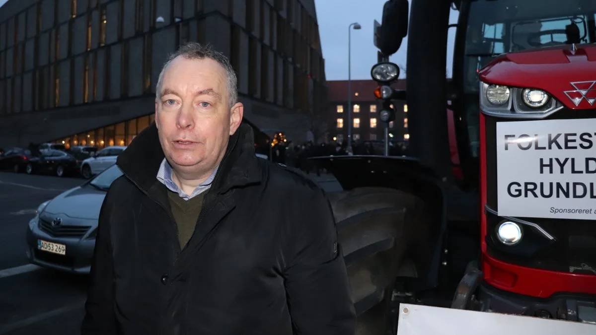 Forhenværende minkavler Walther Christiansen, Sæby, havde taget en tidlig morgentur fra Nordjylland til København. - Vi fik aflivet alle vores 36.000 mink. Nu ønsker vi sandheden om baggrunden og hvad vi kan i fremtiden, siger han. Foto: Jørgen P. Jensen