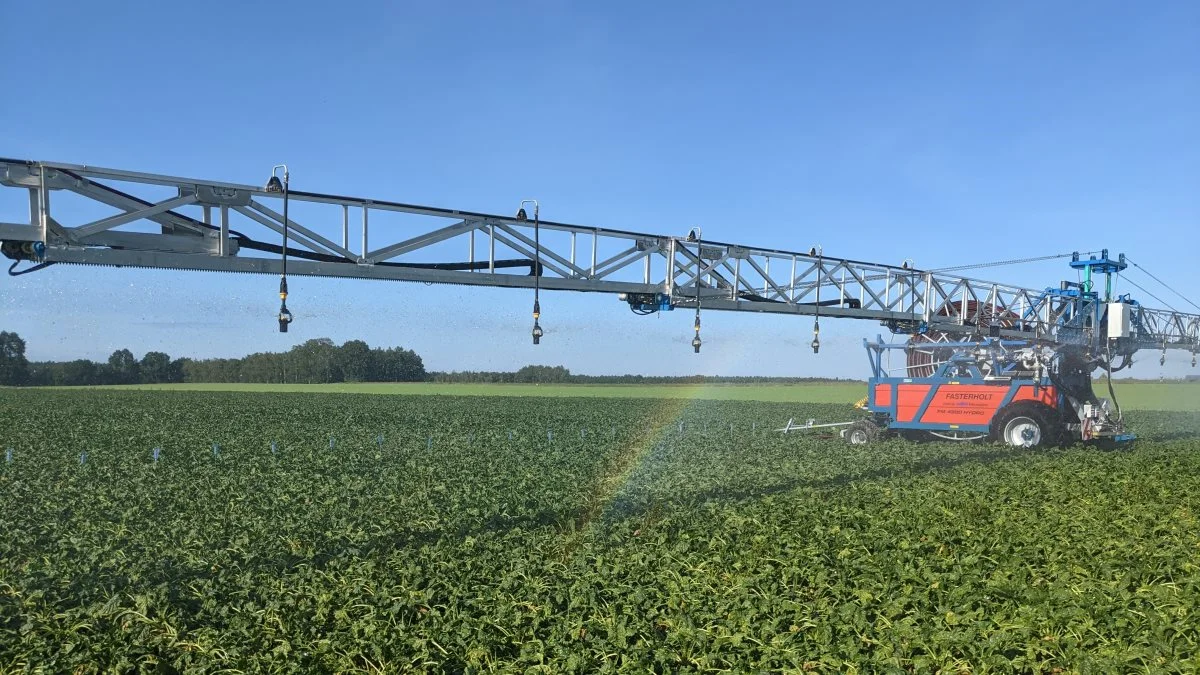 Fasterholt DL 66 Pro har en vandingskapacitet på 8 hektar i en enkelt maskinopsætning. Selve positioneringen af maskinen kan udføres af en enkelt person via en hydraulisk aktivering af teleskop- eller foldemekanismen.