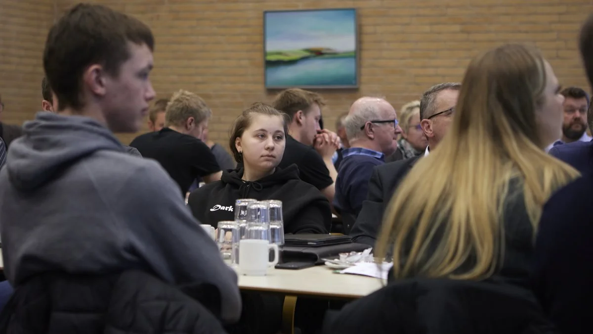 Både den yngre og ældre generation var repræsenteret ved Fynsk Kvægs årsmøde, der måske på grund af corona-situationen i år kun havde et halvt hundrede deltagere.