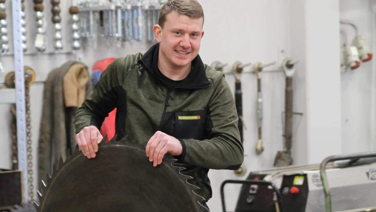 Morten Stokholm er 23 år og ansat på andet år hos Torup Bakkegård og Orelund. Morten er uddannet landmand på Kjærgaard Landbrugsskole og efterfølgende produktionsleder på Dalum Landbrugsskole. Fotos: Henriette Lemvig