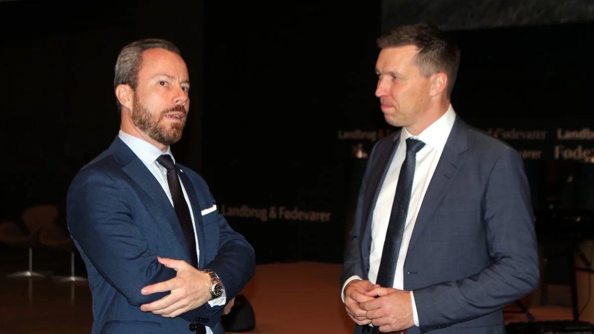 L&F-formand Søren Søndergaard (til højre) var lettet over den klimaaftale på landbrugsområdet, som Venstre-formand Jacob Ellemann-Jensen havde været med til af forhandle på plads. 