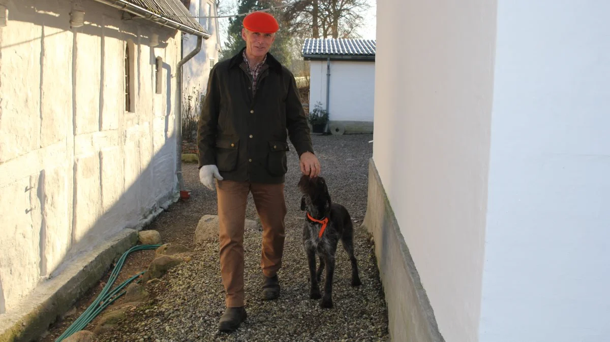 Hans Frederik Larsen og hunden Ronja.