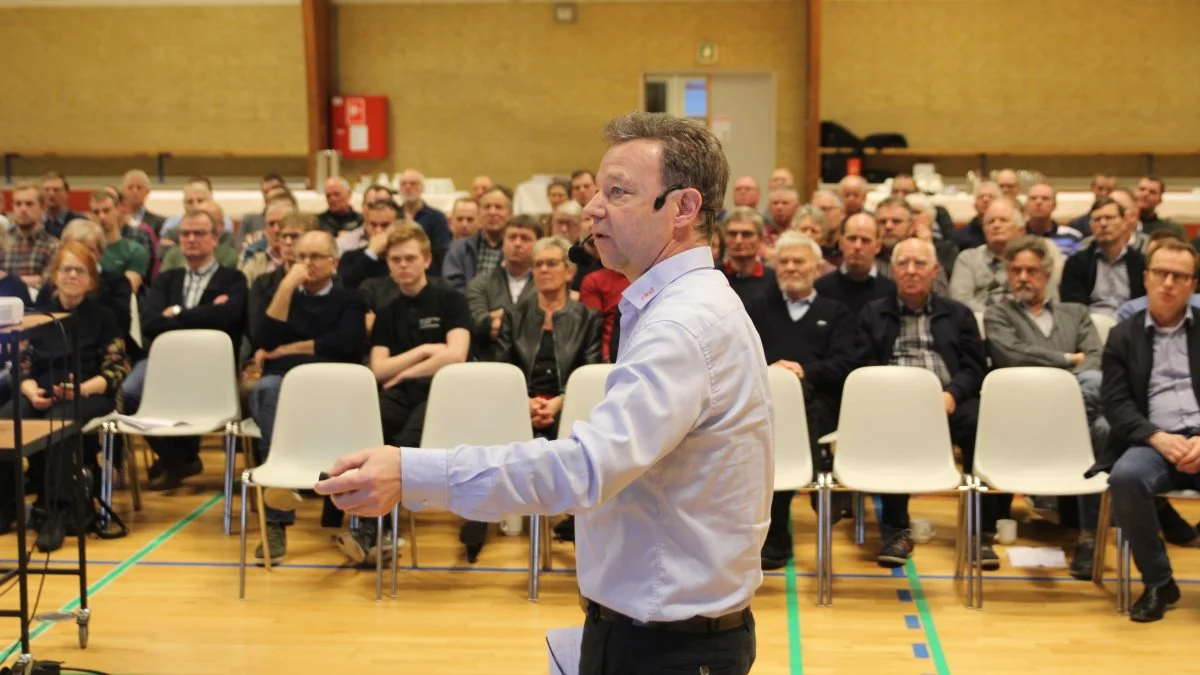 VKST har gennem flere år holdt vinterfaglige møder. Her er Karl-Åge Hornshøj Poulsen, ejendomsrådgiver i VKST, på »scenen« under et møde i Gørlev-Hallen for to år siden. Foto: Jesper Hallgren