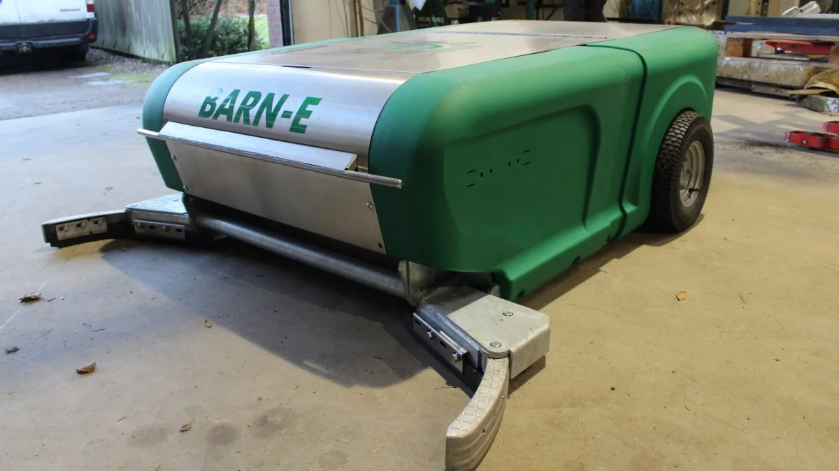 Den nye BARN-E robot-gylleopsamler til kvægstalde fra hollandske JOZ, er en nyhed fra Farm Montage, der præsenteres i år. Modellen findes i denne store model med 183 cm bredde samt en mindre model med 135 cm bredde. Foto: John Ankersen