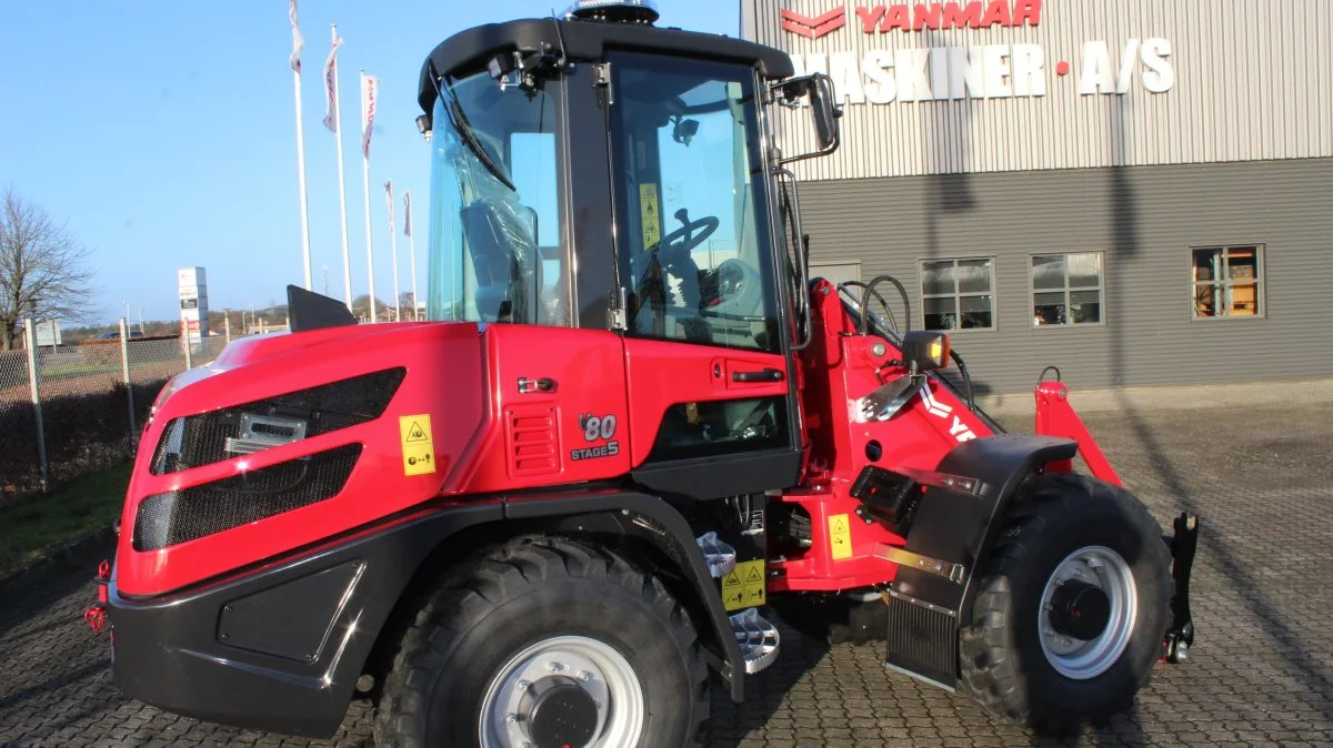 Yanmar-rød-Maskiner.jpg
De nye entreprenørmaskiner fra japanske Yanmar, skiller sig markant ud med den nye røde farve. Foto: John Ankersen
