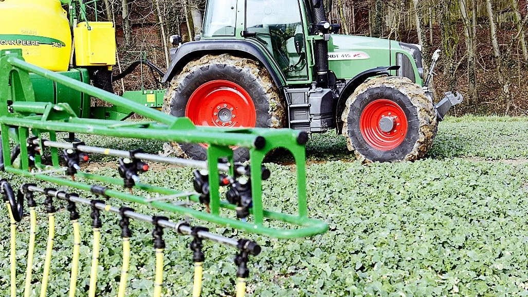 SF, Radikale og SF har ifølge Altinget som mål i de igangværende pesticidforhandlinger at reducere den såkaldte pesticidbelastningsindikator til 1,0 i 2025. Det svarer til omkring 40 procent i forhold til niveauet i 2020.