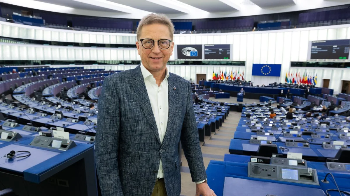 Venstres europaparlamentariker Asger Christensen havde grund til at smile over afstemningsresultatet ved EU-Parlamentet om dyretransporter torsdag. Foto:  Fred Marvaux (European Union 2022 - Source : EP)