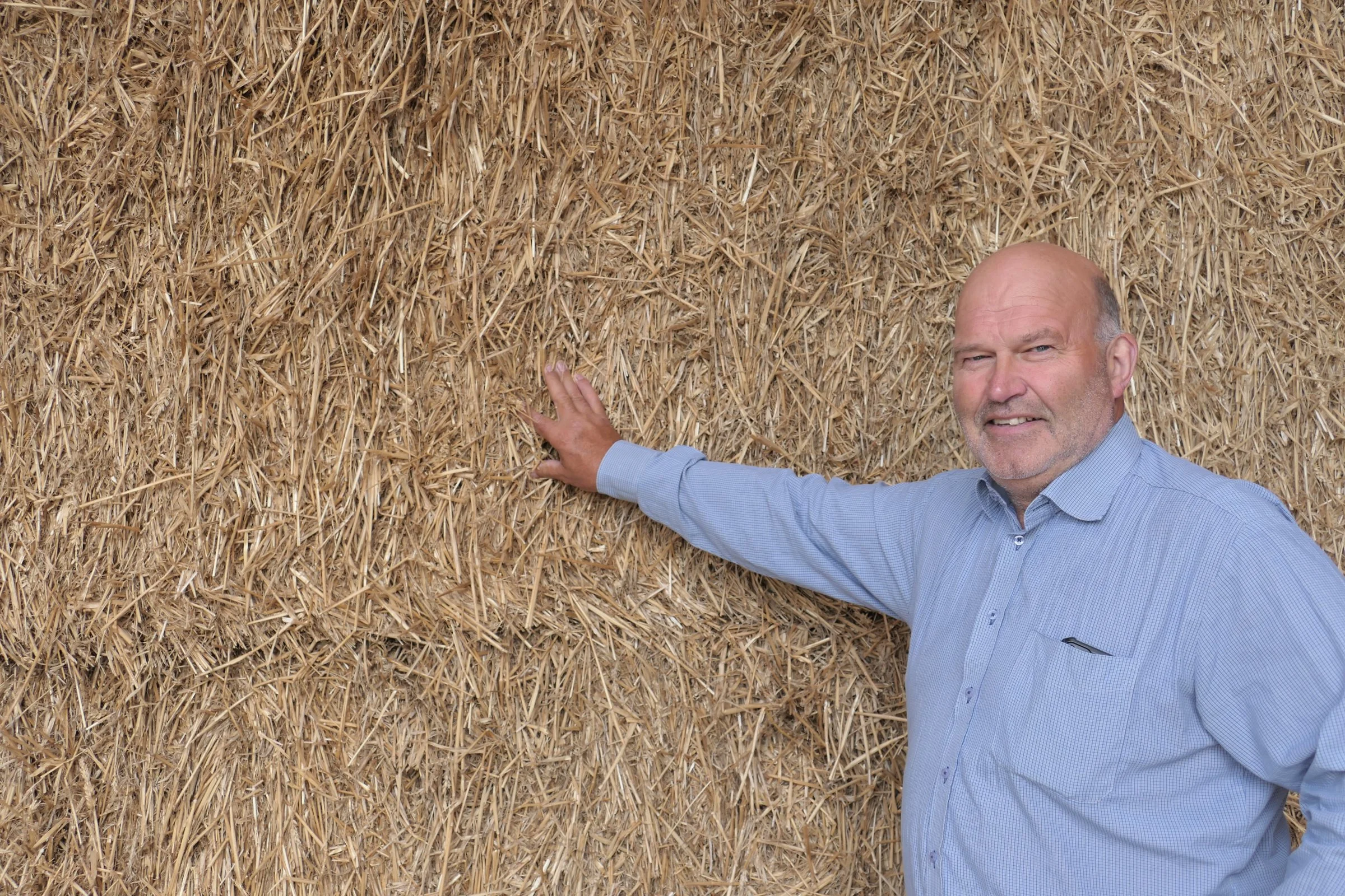 Næstformand hos Danske Halmleverandører og direktør hos Dansk Halmselskab Hans Otto Sørensen mener, at afbrænding af biomasser som halm lige nu er blandt de billigste varmekilder. Foto: Danske Halmleverandører