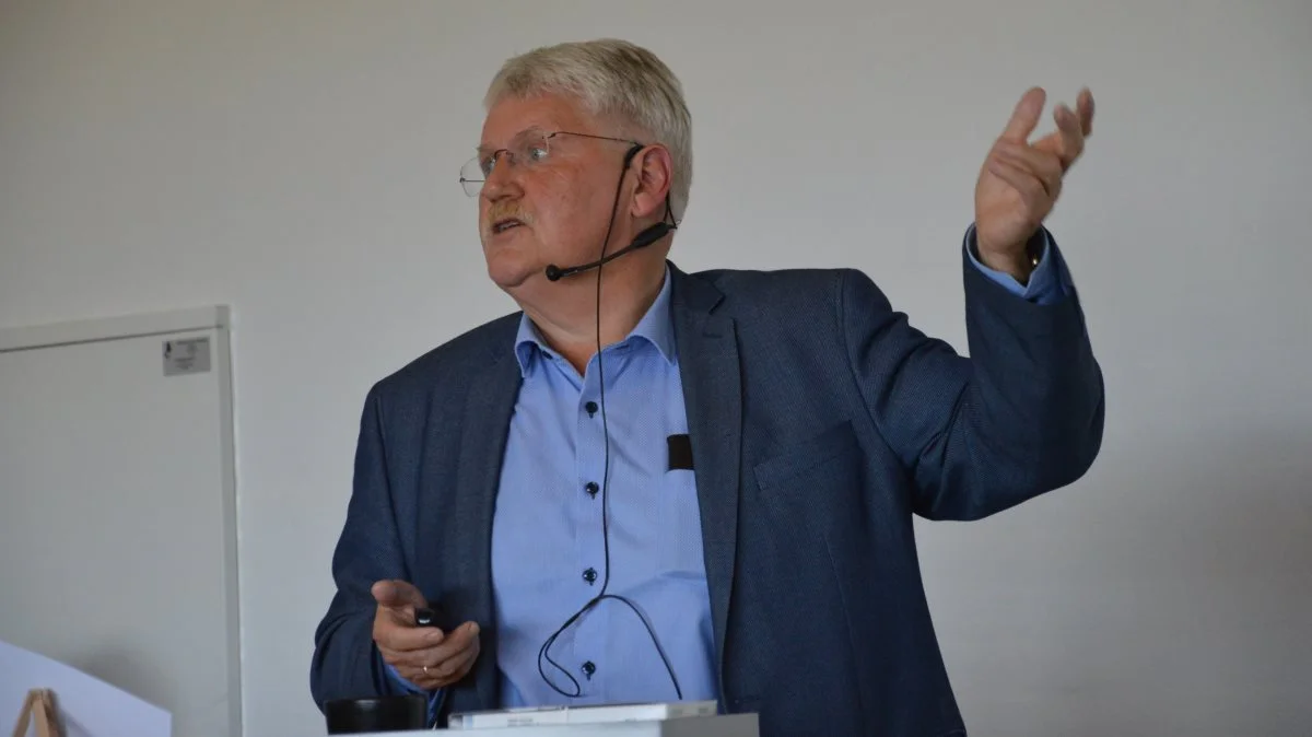 
- Tænk på grisens behov, så kommer man langt med flere forskellige løsninger, understreger svinerådgiver Jan Karlsen fra DK-Svinerådgivning. Foto: Camilla Bønløkke 
