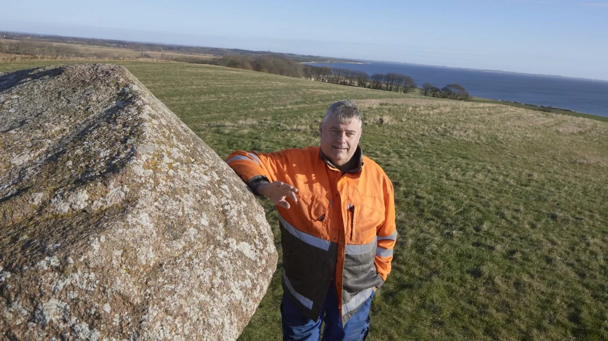 Bent Juul Sørensen nyder tilværelsen og omgivelserne på Ærø, men må nu se frem til et landmandsliv uden køerne.   