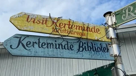 Kerteminde er fuld af smuk natur, og der er mange skønne vandreruter, som giver gode muligheder for at udforske den.

Kløverstierne er et godt bud på centralt beliggende ruter, der alle udgår fra en »Kløverstipæl«. Man finder pælene i Kerteminde By, Langeskov og Munkebo. Det er også muligt at vælge den børnevenlige vandrerute på cirka tre kilometer, hvor man kommer forbi ikke mindre end tre legepladser.

 