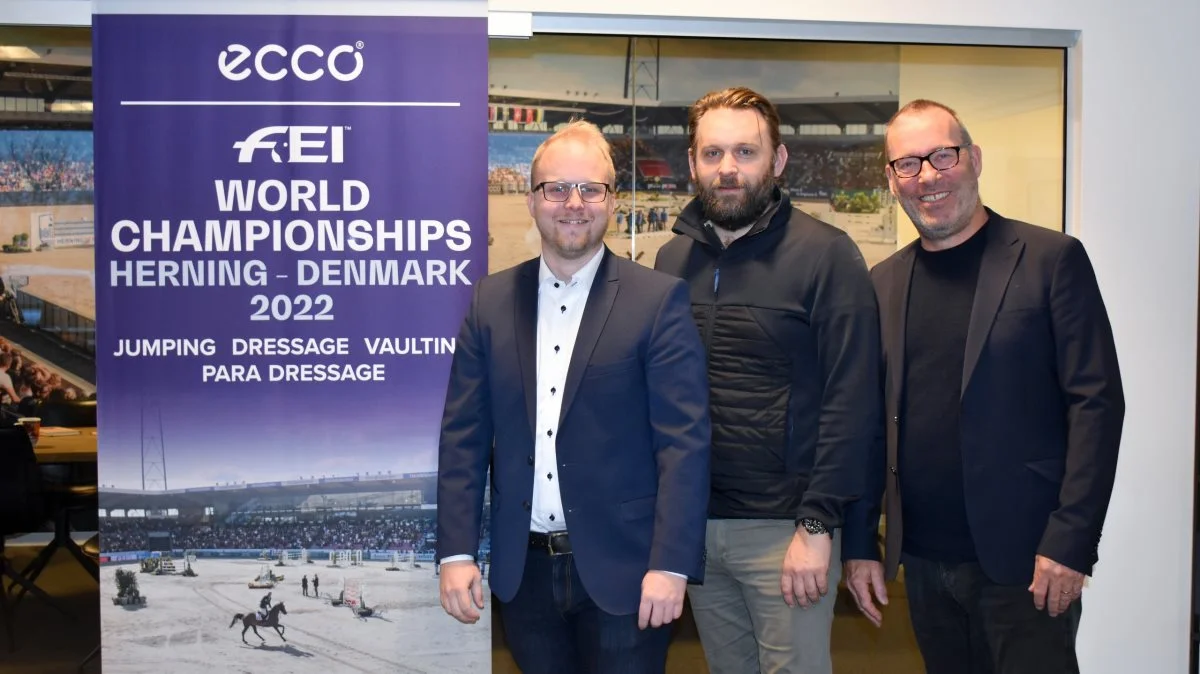 Når ECCO FEI World Championships 2022 afholdes i Herning til august, er det Fendt, som er »Official Tractor Supplier«. På billedet ses Fendt Business Manager Kasper Glibstrup (tv.), Casper Cassøe og Jens Trabjerg, begge fra Herning 2022. Pressefoto