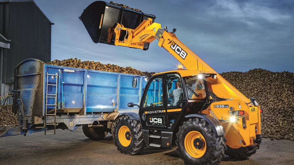 Den nye JCB Loadall-serie III 538-70-teleskoplæsseren er en ægte syv meter maskine med en løftekapacitet på 3.800 kg. Løftekapaciteten er særlig effektiv mellem fire til seks meter, og i fuld højde løfter teleskoplæsseren mellem 2.500 til 2.750 kg. Pressefoto