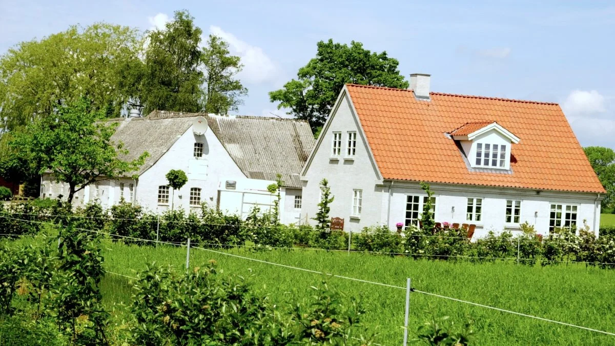 Landejendomme med lidt bygninger og mellem to og ti hektar er i høj kurs for tiden. - Vi mangler landejendomme, siger ejendomsmægler Søren Holst fra Svendborg. Arkivfoto