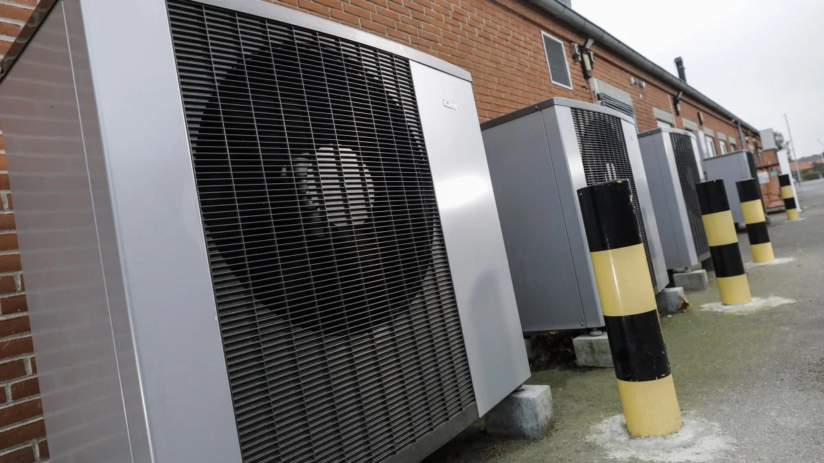 I 2022 kan virksomheder i løbet af året fem gange søge om tilskud til en varmepumpe, hvis de ønsker at udskifte olie- eller gasfyret og hjælpe med at nedbringe Danmarks CO2-udledning. Arkivfoto