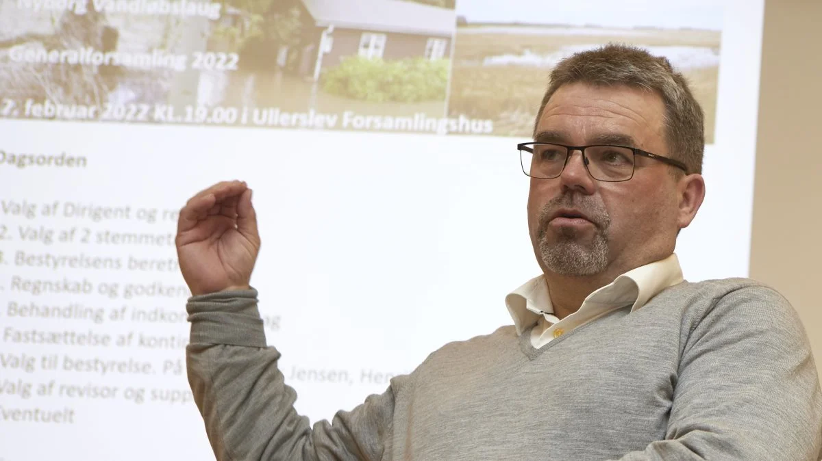 Torben Povlsen opfordrer til, at arbejdet i de fynske vandløbslaug fortsættes, for at fastholde den gode dialog med de kommunale myndigheder til gavn for de bedste løsninger for både lodsejere og naturen. Landboforeningsformanden ses her ved generalforsamlingen i Nyborg Vandløbslaug samme aften, som det første fynske vandløbslaug blev stiftet for ti år siden. Foto: Erik Hansen