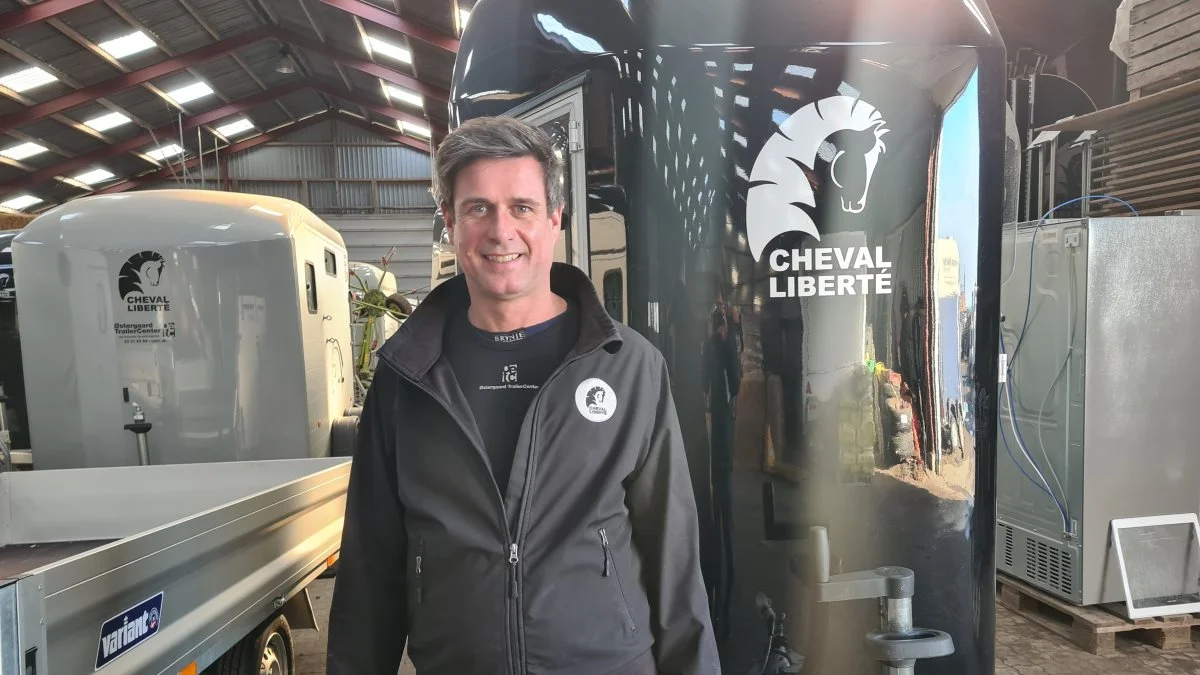 Hos Østergaard Trailercenter har Karsten Jakobsen et stort udvalg af primært nye trailere. Det gælder blandt andet hestetrailere fra Cheval Liberté. Foto: Henning K. Andersen