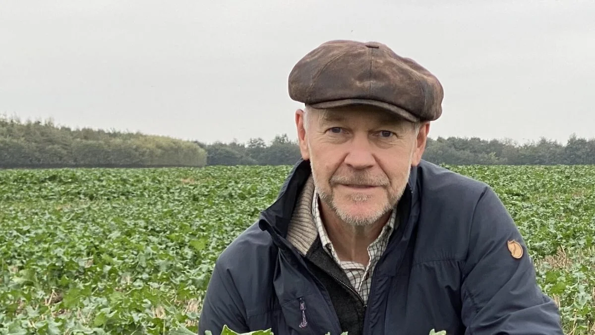 - De folkevalgte gør både klimaet og biodiversiteten en bjørnetjeneste ved gang på gang at mistænkeliggøre verdens mest skånsomme og effektive ukrudtsmiddel, som forskere – senest i en 11.000 sider lang EU-rapport – for længst har frikendt for skadevirkninger, siger Jørgen Evald Jensen, faglig direktør hos Bæredygtigt Landbrug.