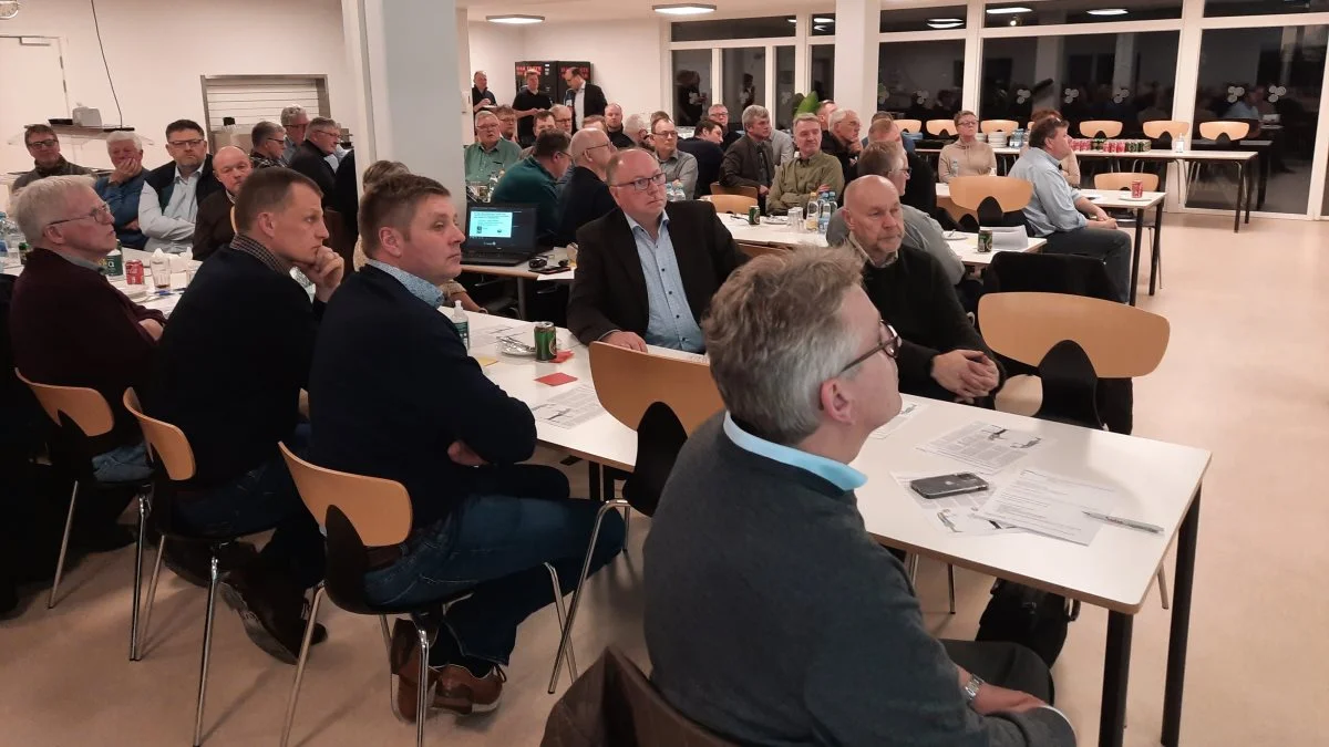 Omkring 80 medlemmer var mødt op til generalforsamlingen i Foreningen for Grundvandsbeskyttelse, der blev holdt i kantinen hos JU Århus, Mårslet. Foto: John Ankersen
