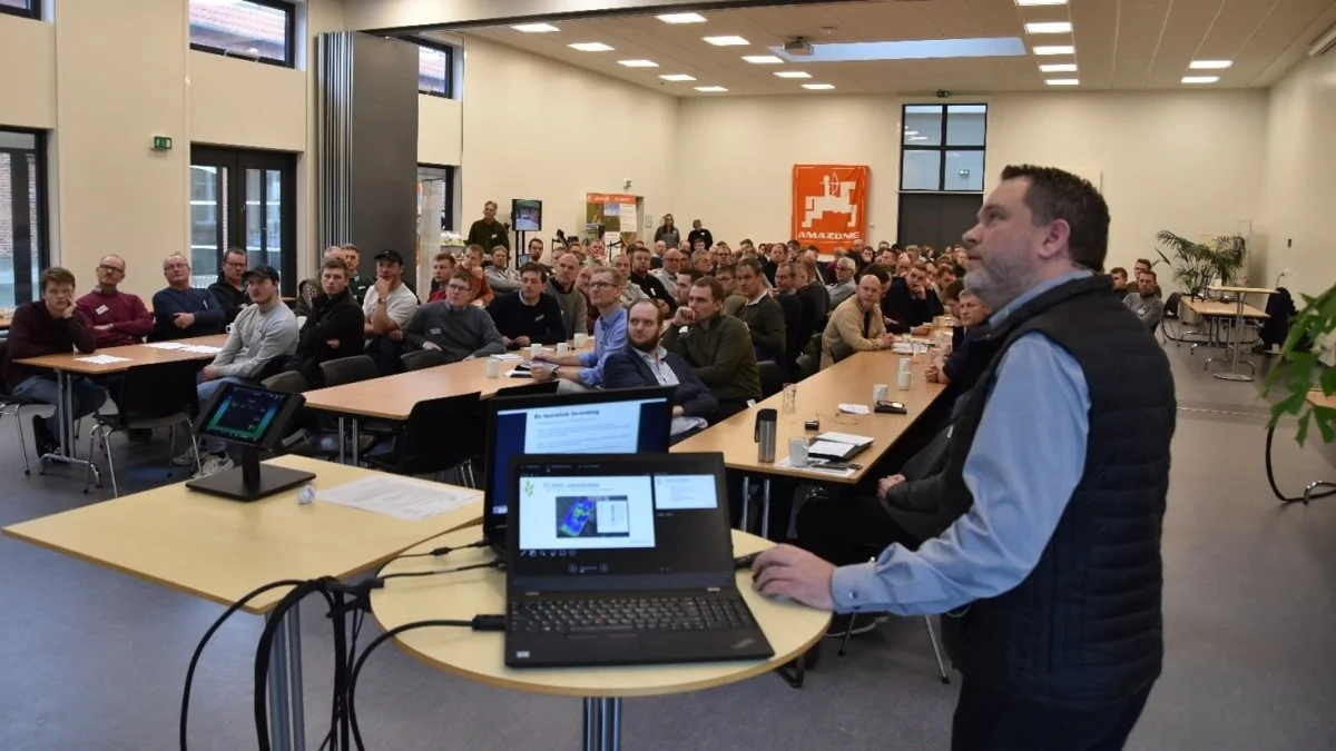 Der var fuldt hus i festsalen på Dalum Landbrugsskole, hvor omkring 100 landmænd og 50 landbrugsskoleelever lyttede interesseret til de mange indlæg. Foto: Søren Schulz Schovsbo, Dalum Landbrugsskole