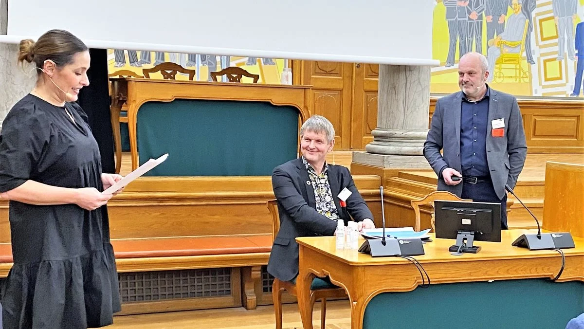 Udvalgsformand Carsten Leth Schmidt og SLF-bestyrelsesmedlem Søren Laustsen fortalte på konferencen på Christiansborg omkring samarbejdet omkring Haderslev Fjord. Moderator på konferencen var Mette Walsted Vestergaard.