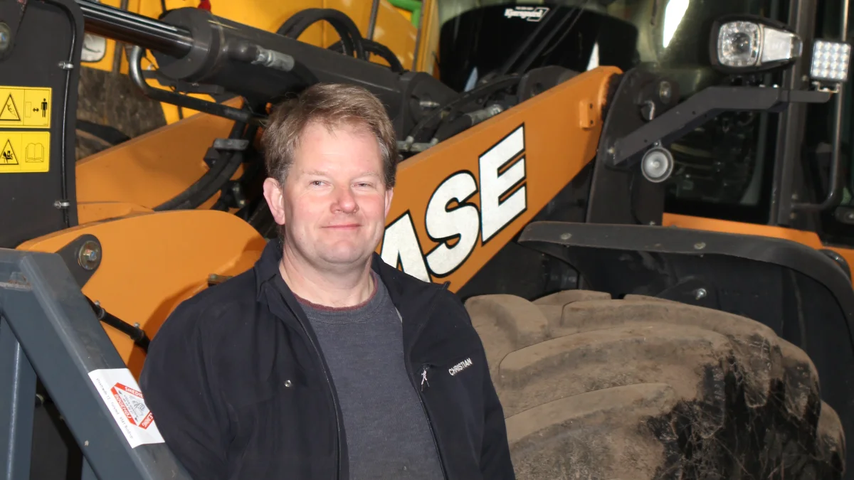 Christian Bendix, Nibe, har været fuldtidsbeskæftiget med sin maskinstation siden 2015 – og der er rigeligt med opgaver at tage sig til. Fotos: Line Brusgaard