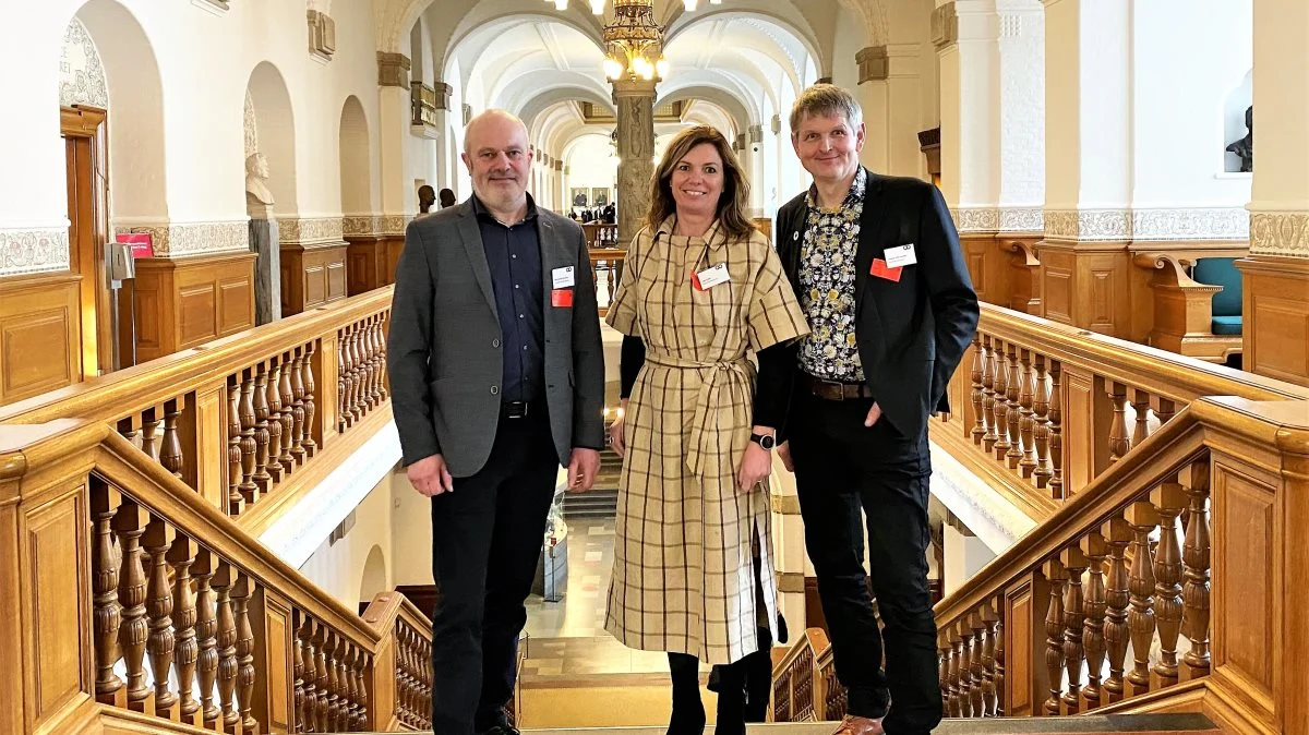 Fra venstre er det bestyrelsesmedlem i SLF Søren Laustsen, formand for Provas Inga Lykke og formanden for Udvalget for teknik og klima Carsten Leth Schmidt. De tre deltog alle i en konference om de kommende vandplaner på Christiansborg.