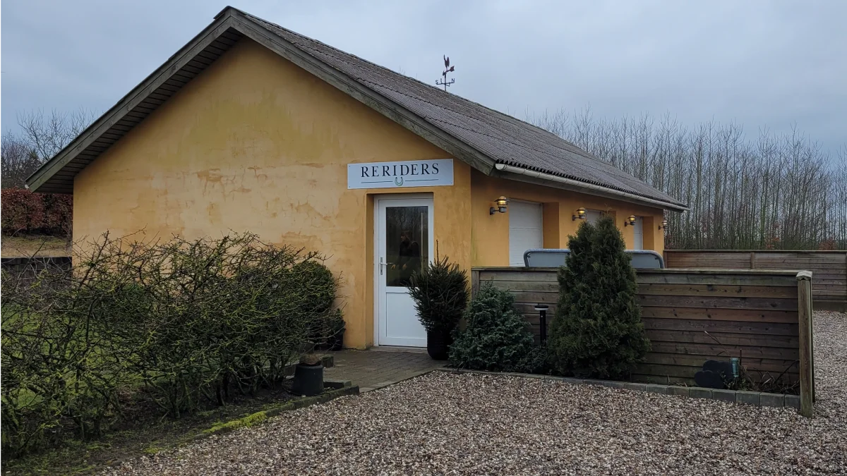Reriders har fået til huse sammen med Tanjas fotostudie i en særskilt bygning på gården ved Farstrup i Vesthimmerland.
