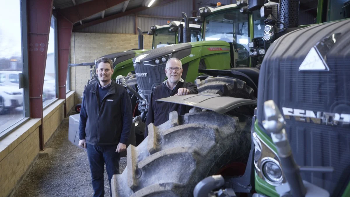 - Vi glæder os til at præsentere Fendt i vores forretning, siger maskinhandler og daglig leder John Madsen, her sammen med salgskonsulent og Fendt-ekspert Jack Petersen. 