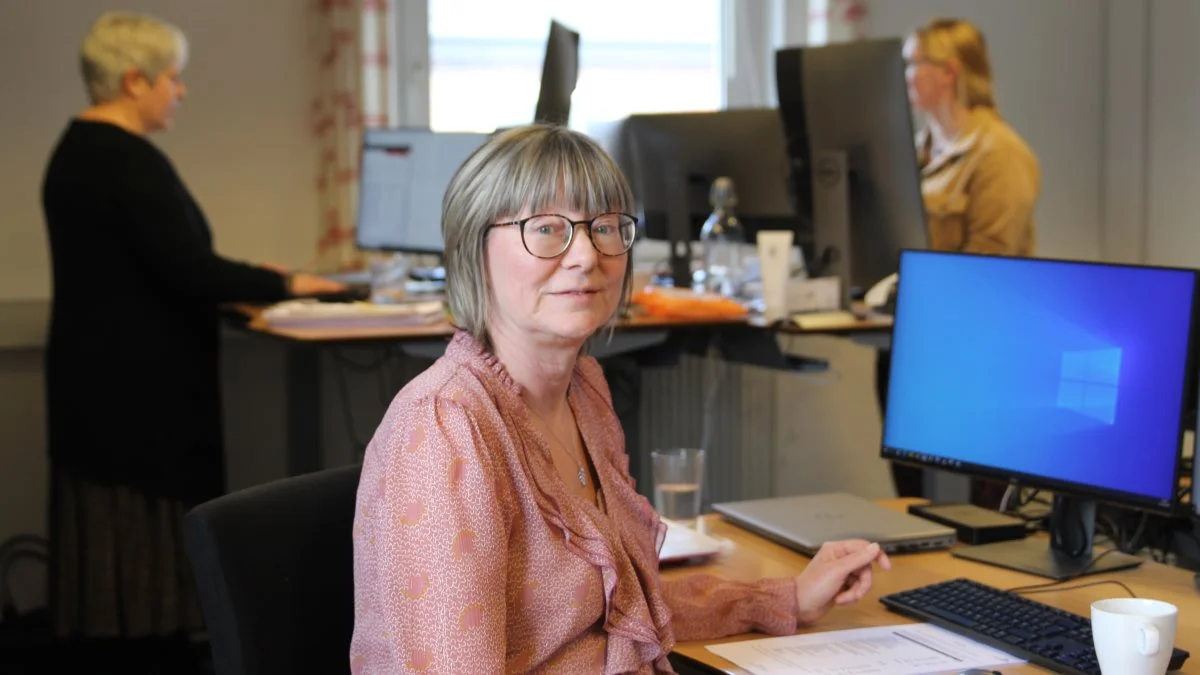 Revisorassistent Anne Nyrup Tiedemann, LandboSyd glæder sig dagligt over følelsen af holdånd hos den nu halvandet år gamle fynske afdeling af LandboSyd. Fotos: Henriette Lemvig