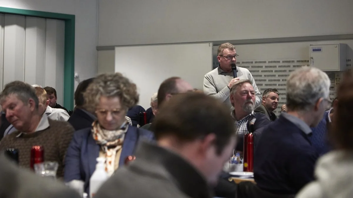 Carsten Hedegaard ville vide, hvornår DLG er klar til at levere tal for produkterne, som kan indgå i klimaregnskabet for sin bedrift. 
- Lige nu må vi anvende standardtal, påpegede den østfynske mælkeproducent. Foto: Erik Hansen