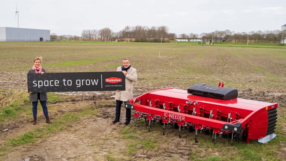 Lemken bygger helt nyt fabriksanlæg til 18 millioner euro i Holland, der skal bibringe Steketee-fabrikken, som Lemken købte i 2018, mere innovation og bæredygtig produktion. På billedet ses ejer af Lemken, Nicola Lemken (tv.) sammen med Lemkens administrerende direktør, Anthony van der Ley. Pressefoto