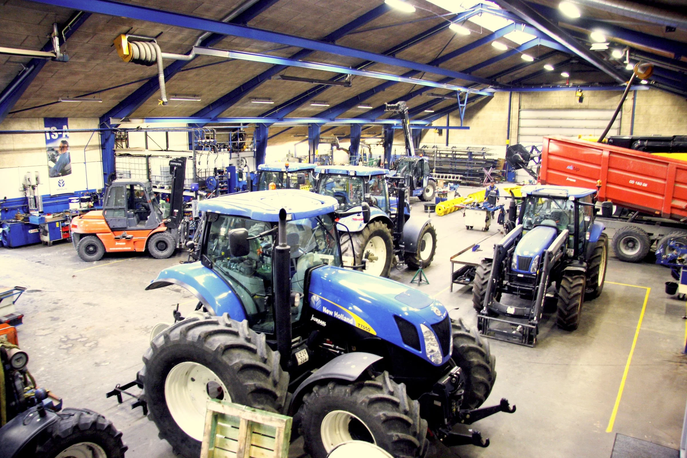 J. Hundahl i Tilsted må i flere tilfælde udskyde levering af maskiner til sine kunder. Det gælder blandt andet enkelte maskiner fra New Holland. Foto: Anne Kjærsgaard. 