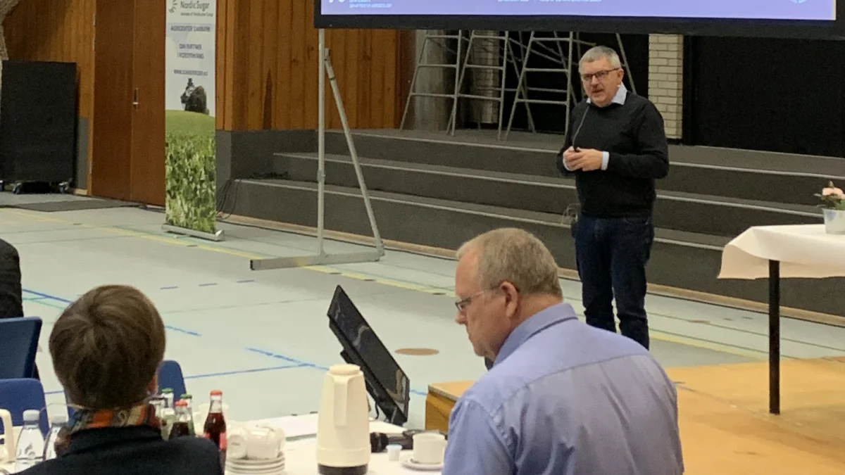 Professor Jørgen E. Olesen kunne i sit indlæg om sukkerroernes klimaaftryk fastslå, at roetop i fremtiden kunne bidrage positivt til forbedring af dette. Foto: Nordic Sugar