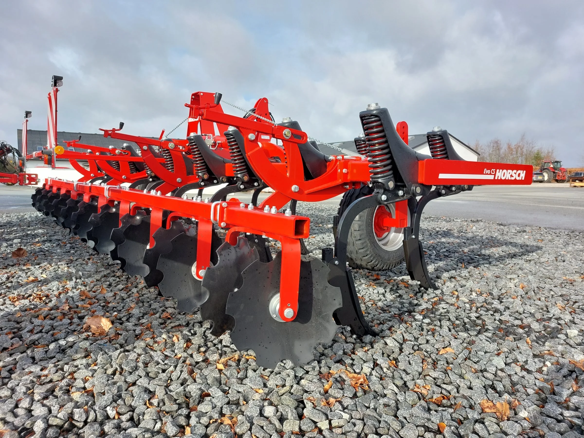 Horsch Focus Evo CS adskiller sig fra deciderede placeringsnedfældere ved at være anvendelig til almindelig sortjordsnedfældning eller placering af gylle til raps. Det giver bedre udnyttelse af maskinen over året. Foto: Kasper Stougård