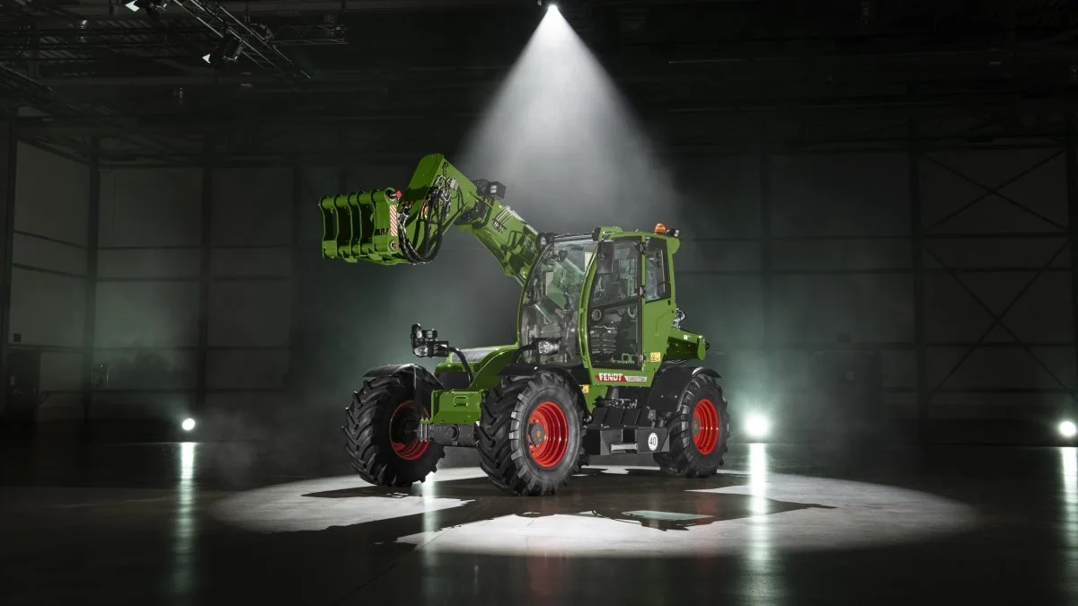 Ny Fendt T740-teleskoplæsser opfylder 80 procent af teleskoplæssermarkedet i Europa. Fendt-læsseren leveres med alt tænkeligt udstyr og en Cummins-motor på 136 hk og en 170 liter/min hydraulikpumpe, som sikrer en stabil styring af alle hydrauliske funktioner. Den maksimale løftekapacitet er på 4 ton og løftehøjden er på 7,7 meter. Pressefoto
