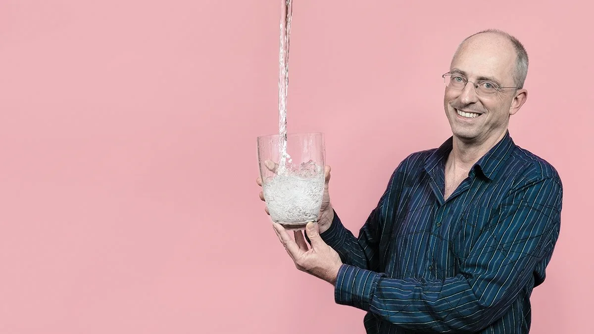 Mark van Loosdrecht modtager Novozymes Prisen på 5 mio. kr. Prisen uddeles af Novo Nordisk Fonden. Foto: Marcel Krijger