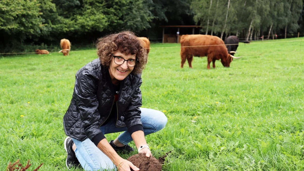 På Fynsk Kødkvægs årsmøde vil Margith Bjerre fortælle, hvordan det via CO2-bindingen i jorden på deres biodynamiske bedrift på Labøllegaard er lykkes at producere klimaneutralt oksekød. Og nu afsætte det til dobbelt pris til køkkenet på Bispebjerg Hospital. Arkivfoto 