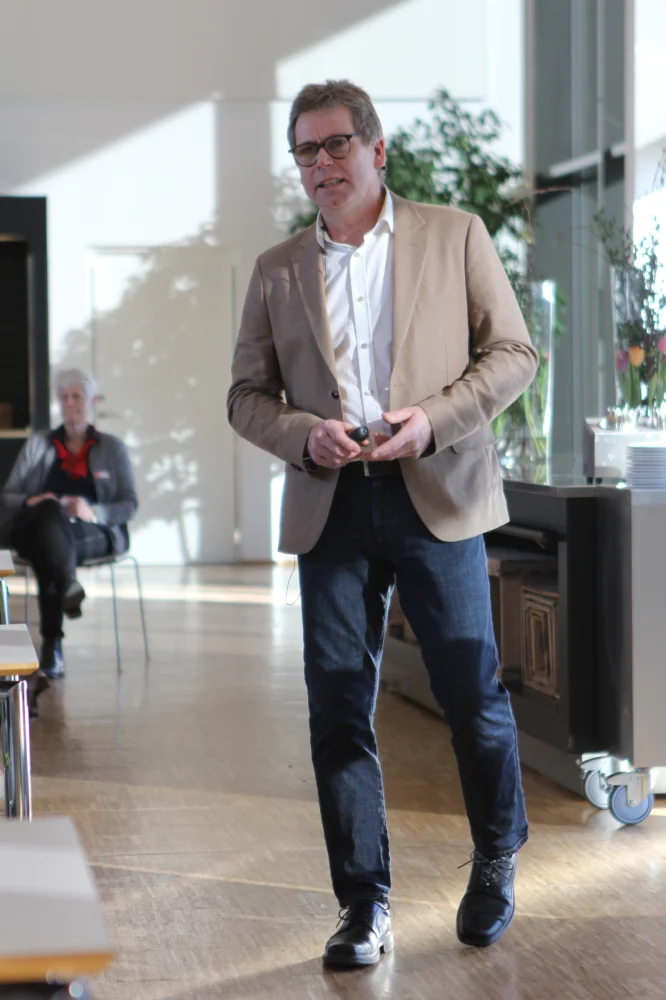 - Vi skal lære at sige gris og ikke svin. Det eneste fedesvin, vi har tilbage, er Putin, sagde Niels Aagaard Jørgensen, som dermed fremkaldte smil i en ellers alvorlig situation. Foto: Anne Wolfenberg