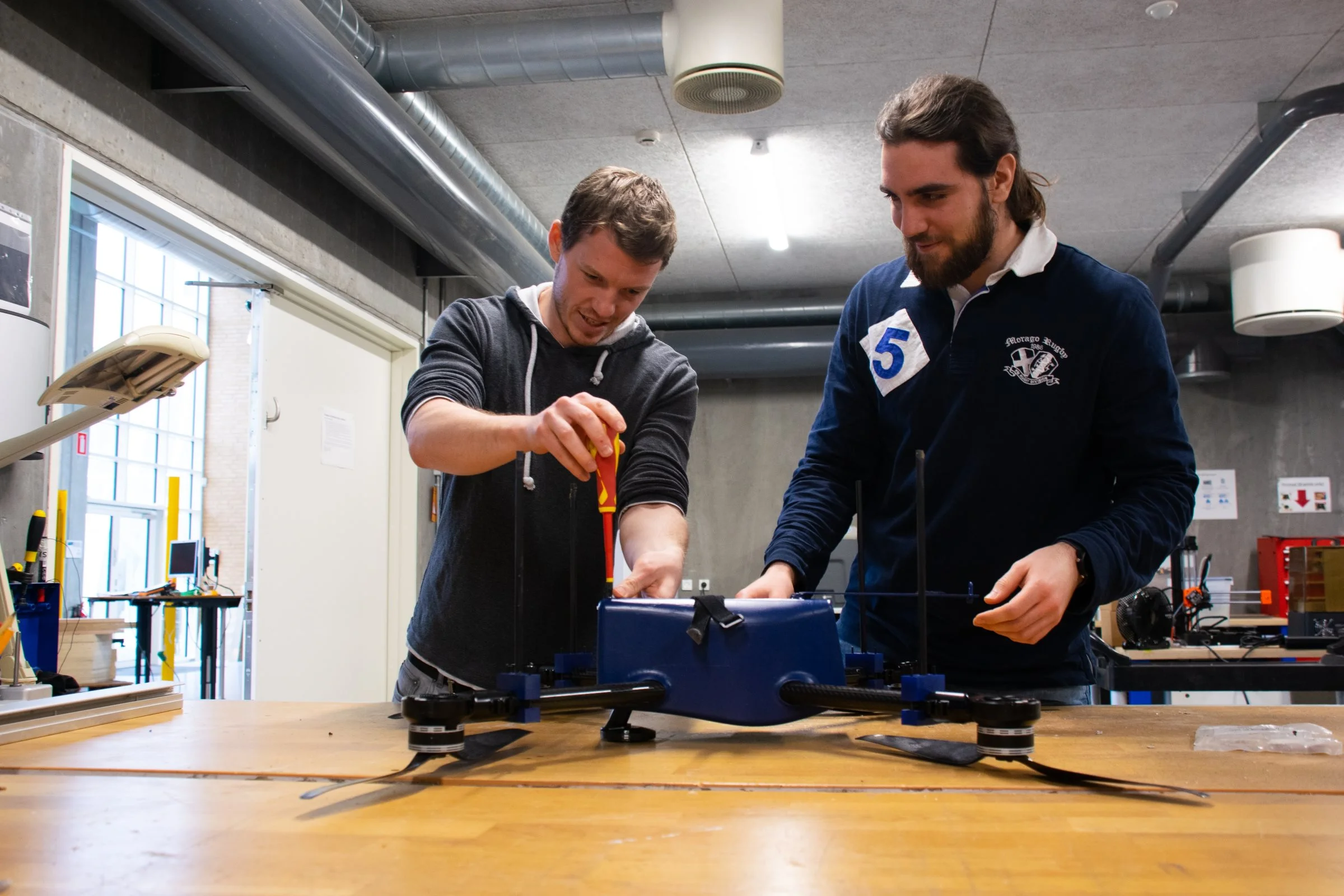 Balázs Megyeri og hans medstifter Antonio González Rot mødte hinanden på droneteknologistudiet i Odense og klingede så godt sammen gennem projektarbejde, at de besluttede sig for at starte virksomheden sammen.