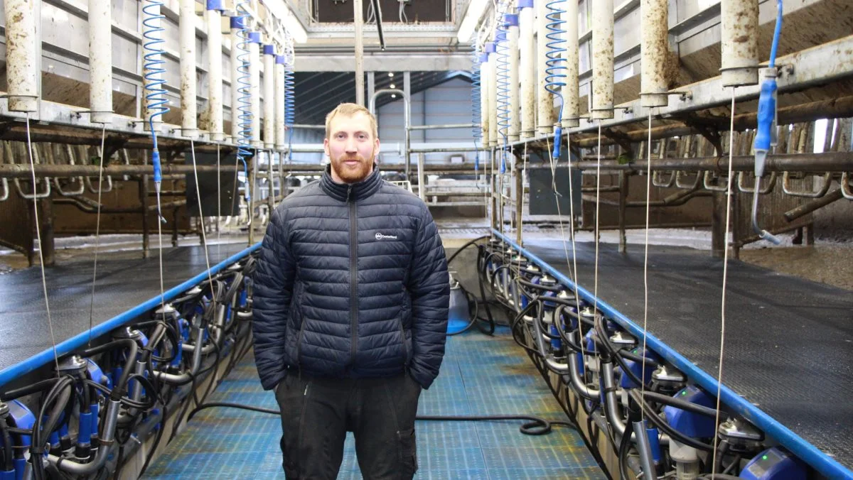 Brian Christensen overtog familiegården og udvidede blandt andet med en ny stor malkestald. Foto: Velas
