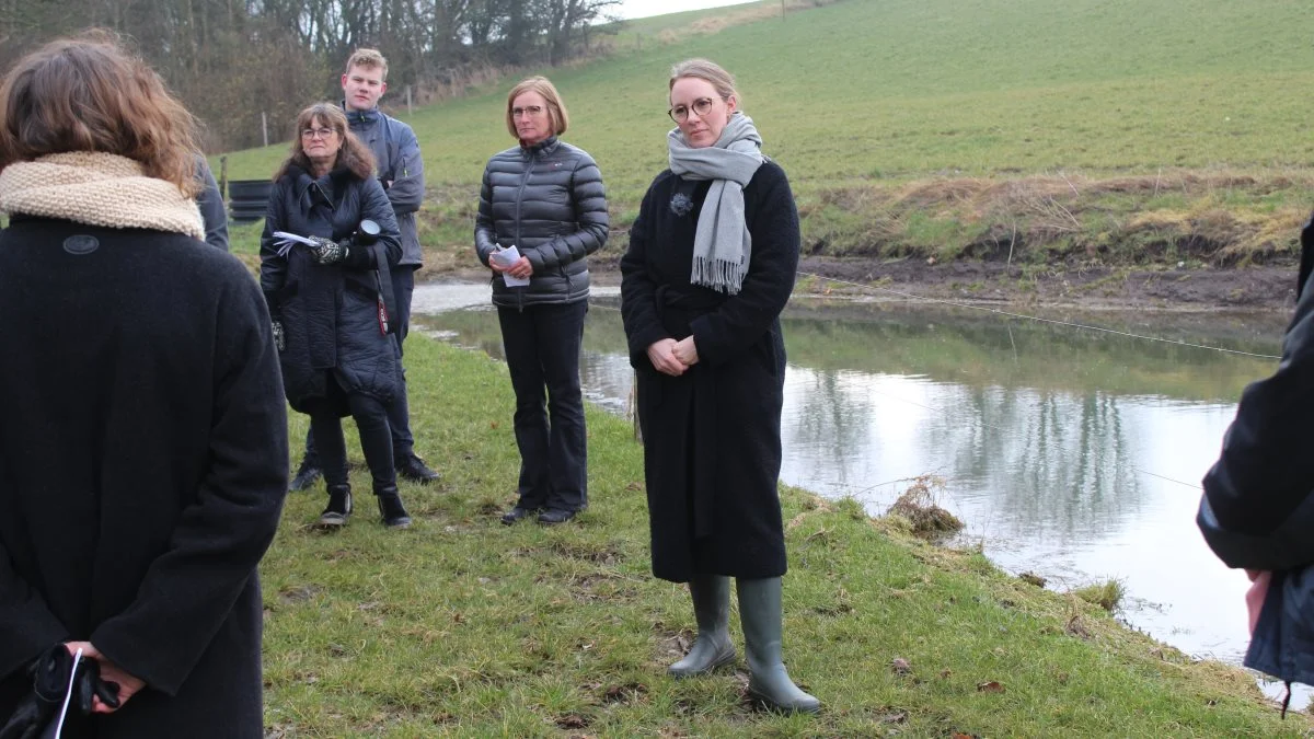 Miljøminister Lea Wermelin fik syn for sagen, da hun besøgte Bygholm Landbrugsskole for at høre om biodiversitet, der indgår som en aktiv del af EUX-elevernes undervisning. Foto: John Ankersen