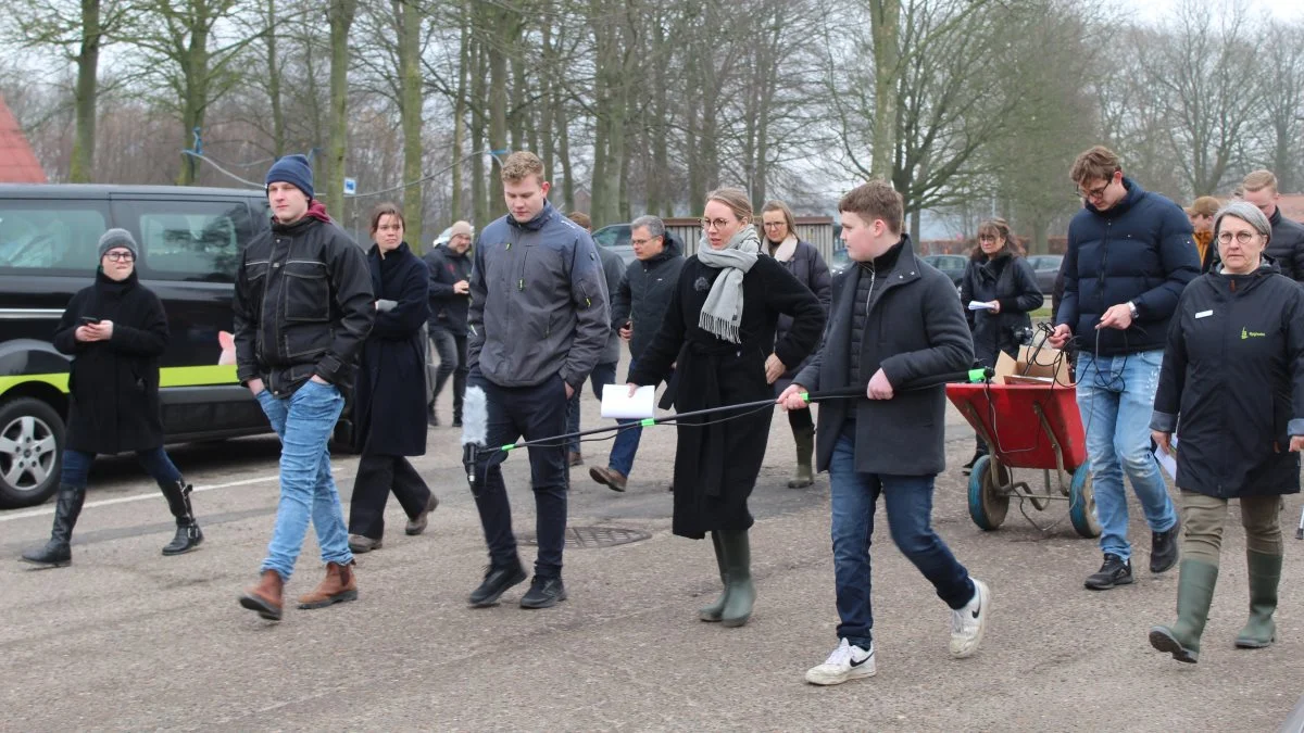 Elever og lærere viste vejen, da miljøminister Lea Wermelin var på besøg på Bygholm Landbrugsskole for at se og høre om biodiversitet. Foto: John Ankersen