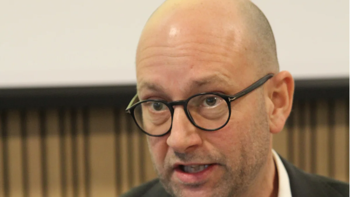 - Det kommer på et meget uheldigt tidspunkt, hvor fødevarepriserne i forvejen stiger kraftigt, og derfor er det på ingen måde noget, Danmark kan støtte, lyder fødevareminister Rasmus Prehns (S) kommentar til EU-forslaget til mediet B.T.