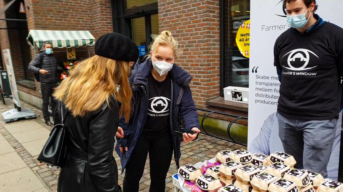 Under corona var Farmer's Eye på charmeoffensiv i forskellige Netto-butikker i landet for at vise appens funktion til butikkernes kunder.