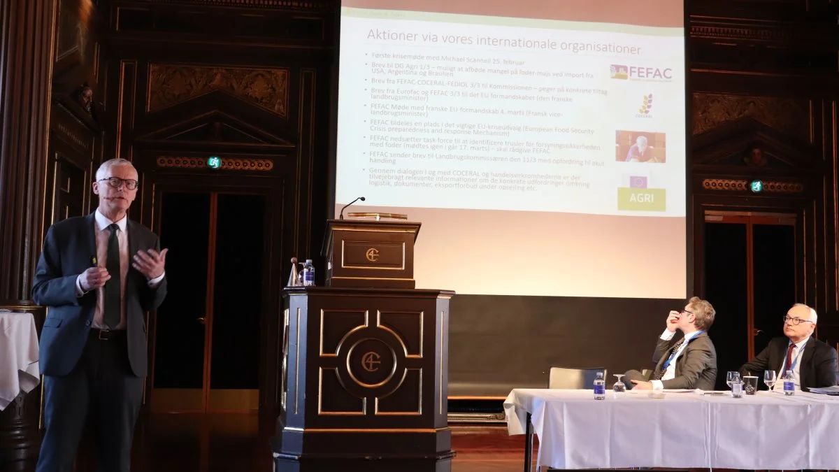 Direktør i Dakofo, Asbjørn Børsting, er i øjeblikket også formand for Fefac, den europæiske interesseorganisation for foderproducenter. Han fortæller om den akutte foderkrise på grund af krigen.