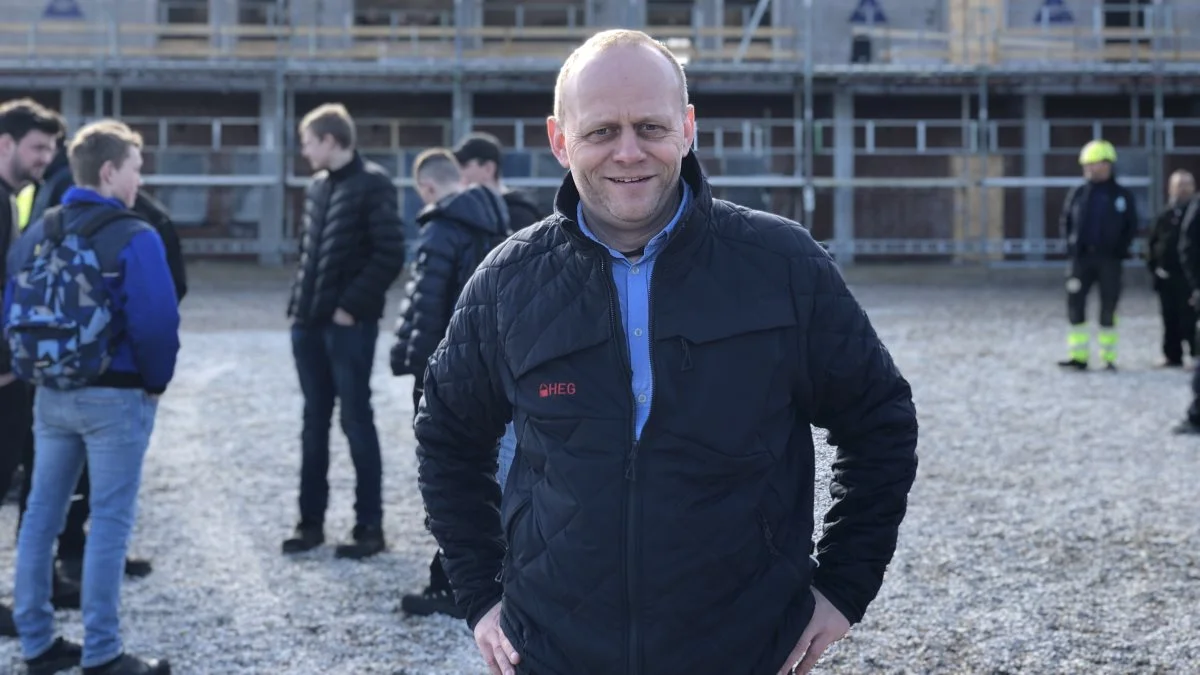 - Vi har en lang række uddannelser, hvor vi er landsskole. Det betyder, at eleverne kommer fra hele landet for at komme på skole her i Aars. Vi har en del elever fra både Grønland og Færøerne, fortalte Aksel Gaardsted Christiansen, som er uddannelseschef ved entreprenør- og landbrugsmaskinudannelserne, om behovet for et nyt skolehjem.