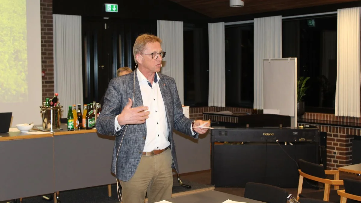 EU-parlamentsmedlem Asger Christensen, (V), talte om fødevareforsyningssikkerhed og forsvar i forhold til EU og krigen i Ukraine. Foto: John Ankersen