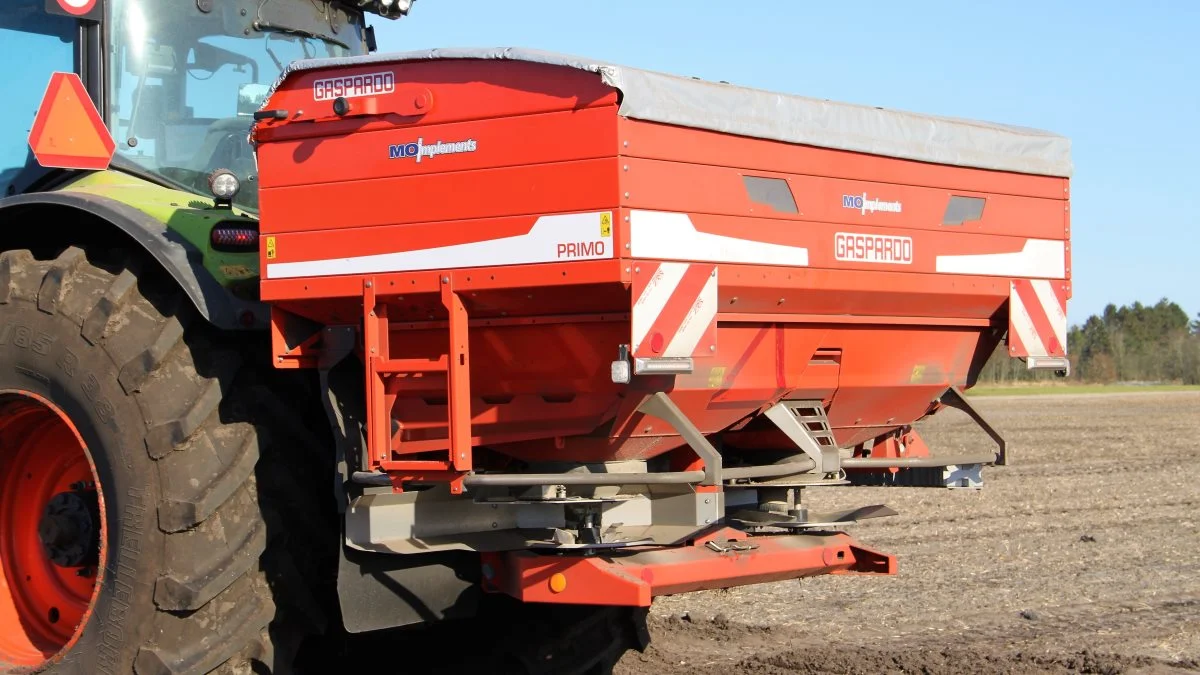 Gaspardo Primo er en ny gødningsspreder på det danske marked, der importeres af MO-Implements. Den tilbydes i flere varianter, men MO-Implements satser på den topudstyrede Gaspardo Primo Exclusive-udgave, som er flagskibet i modelserien.